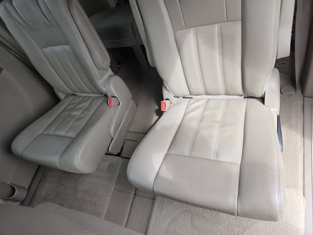 Used 2015 Chrysler Town & Country Touring FWD image 23