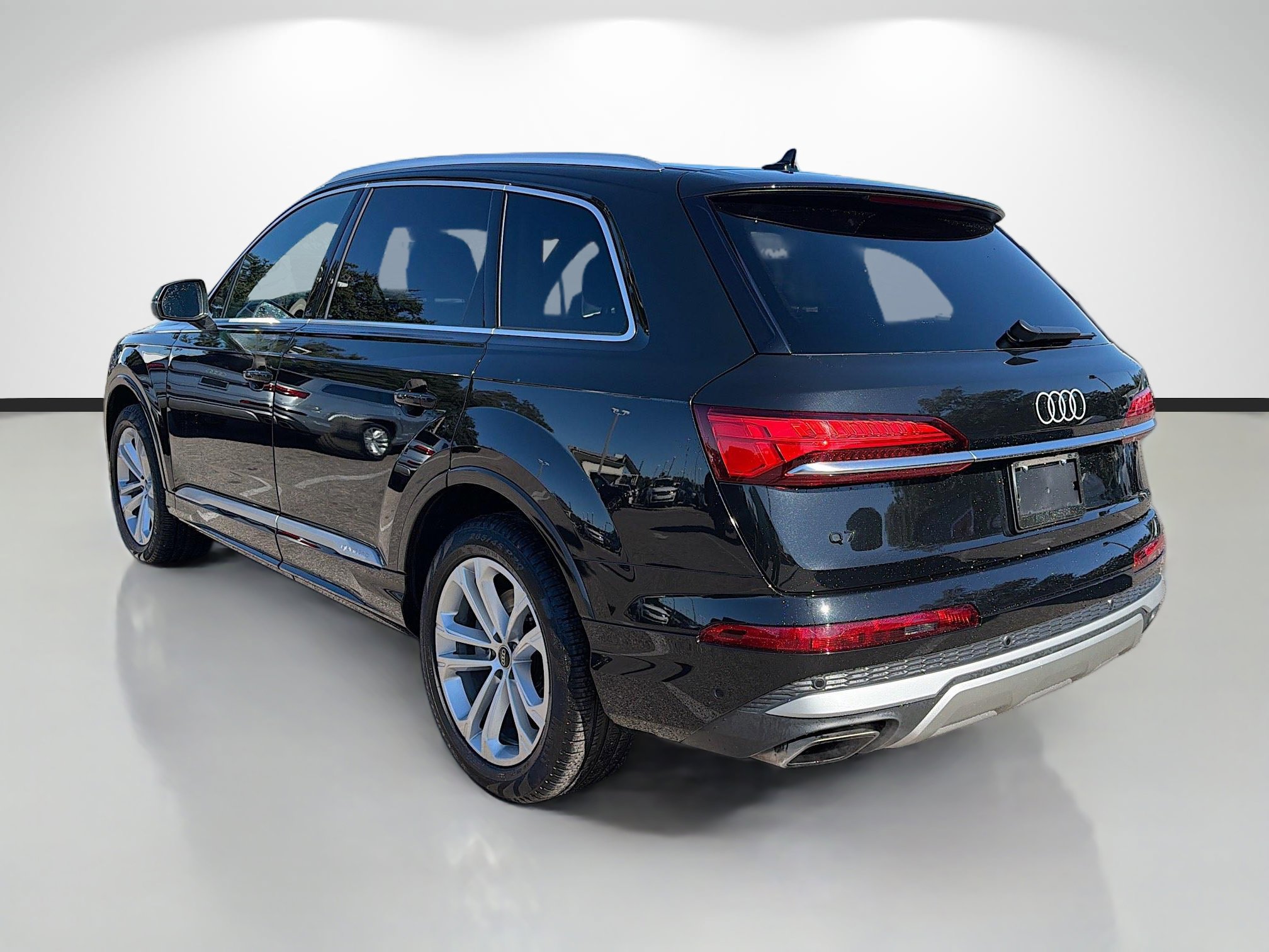 Certified 2025 Audi Q7 3.0T Premium Plus image 5