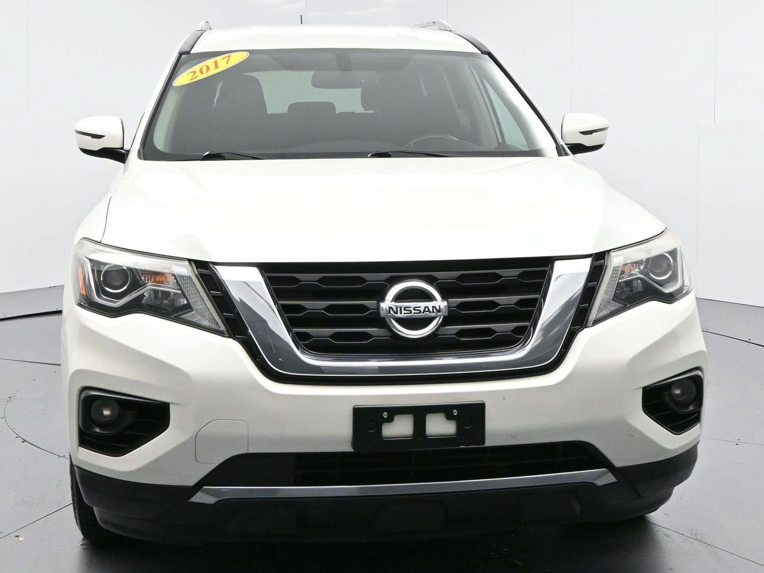 Used 2017 Nissan Pathfinder SV w/ SV Tech Package AWD/4WD image 2
