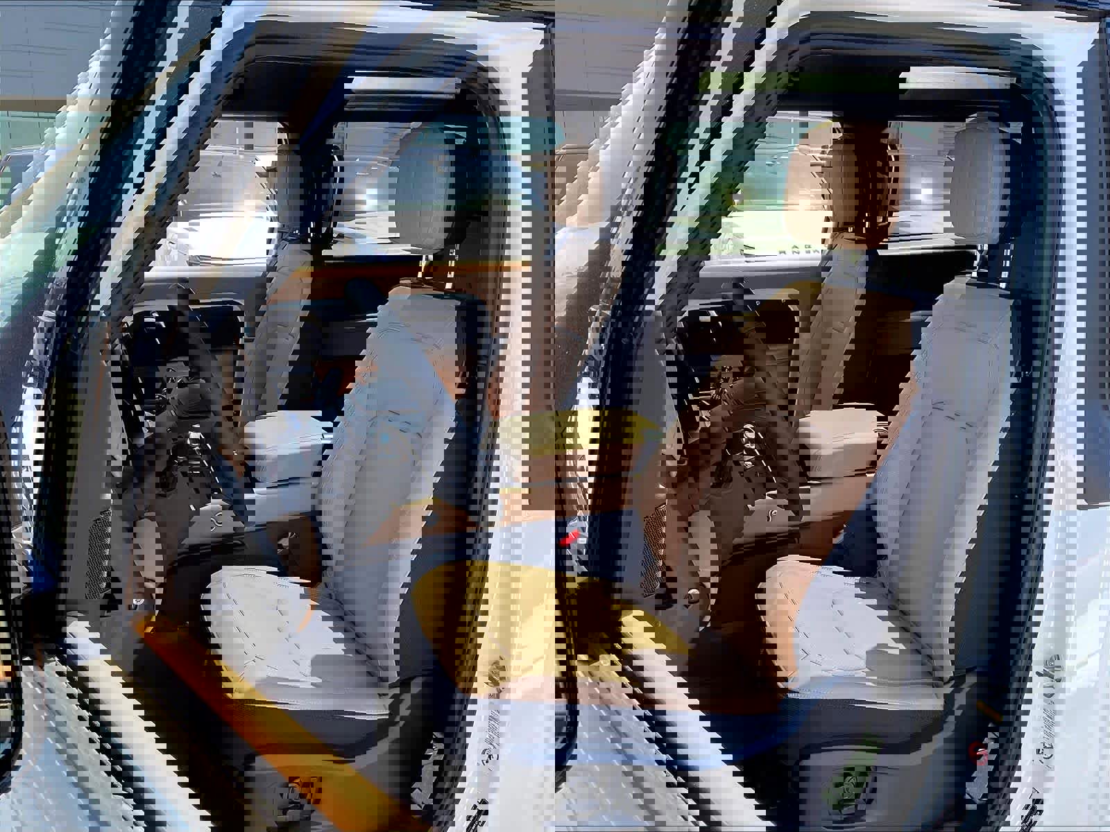 New 2025 Land Rover Defender 90 V8 image 11