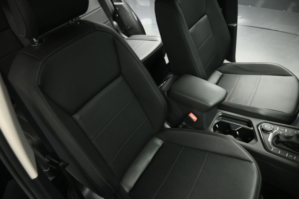 Used 2018 Volkswagen Tiguan SE w/ Panoramic Sunroof Package AWD/4WD image 59