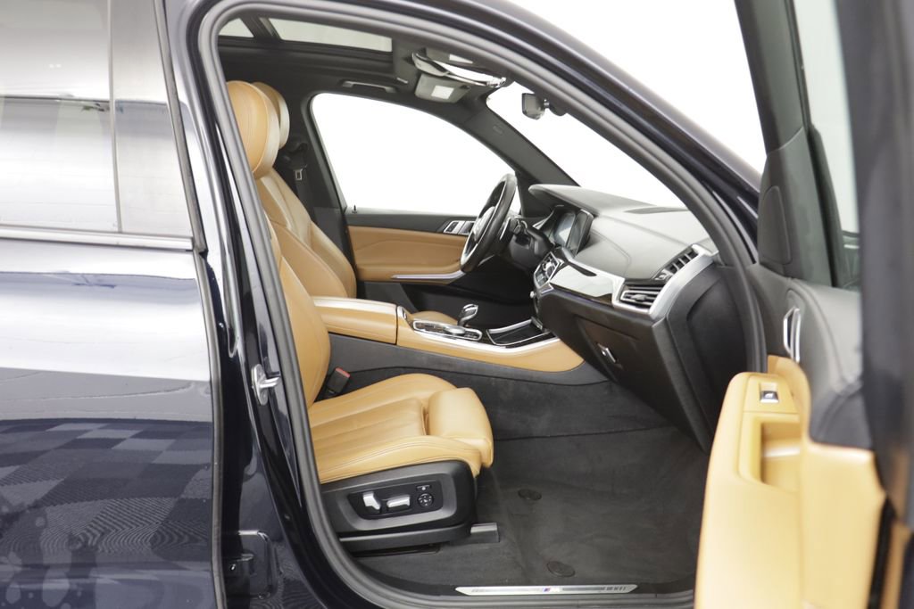 Used 2021 BMW X5 xDrive40i w/ M Sport Package image 19