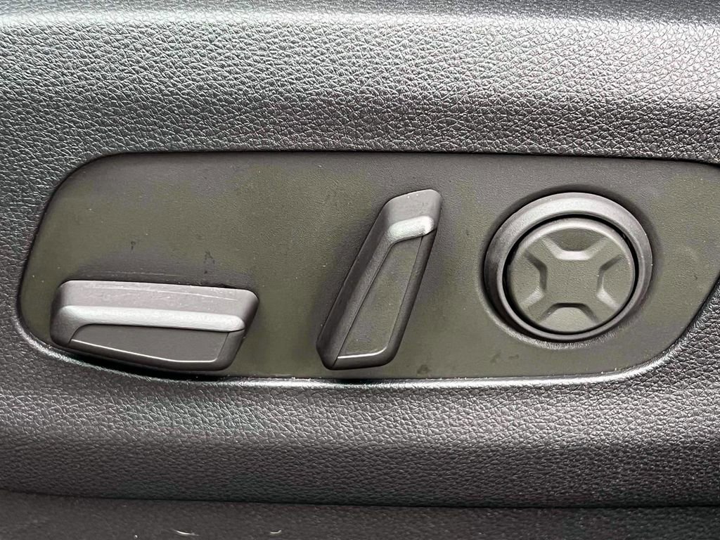 Used 2025 Kia Carnival SX Prestige image 19