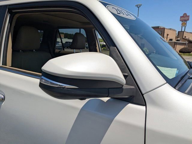 Used 2024 Toyota 4Runner Limited AWD/4WD image 12