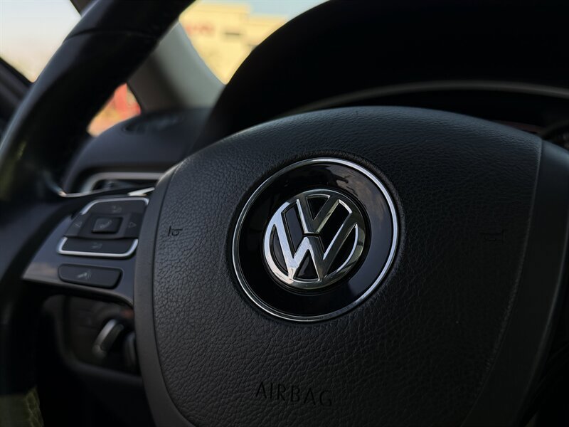 Used 2012 Volkswagen Touareg Hybrid AWD/4WD image 45