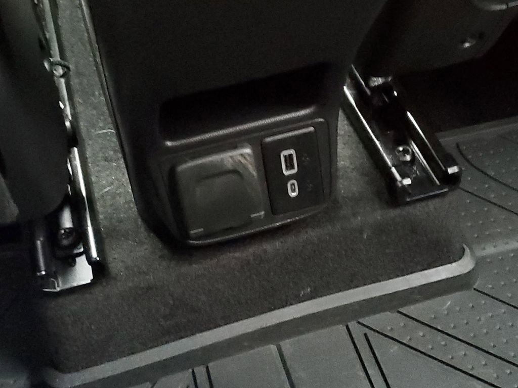 Used 2021 Chevrolet TrailBlazer RS w/ Technology Package image 35