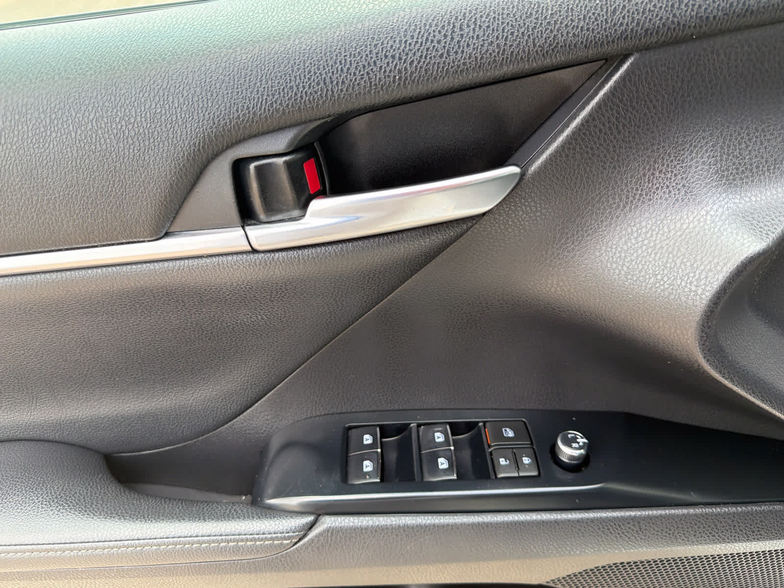 Used 2020 Toyota Camry XSE FWD image 18