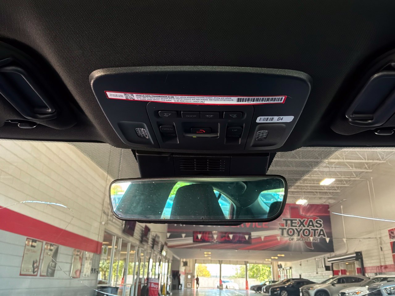 Used 2025 Toyota Camry SE w/ Convenience Package FWD image 16