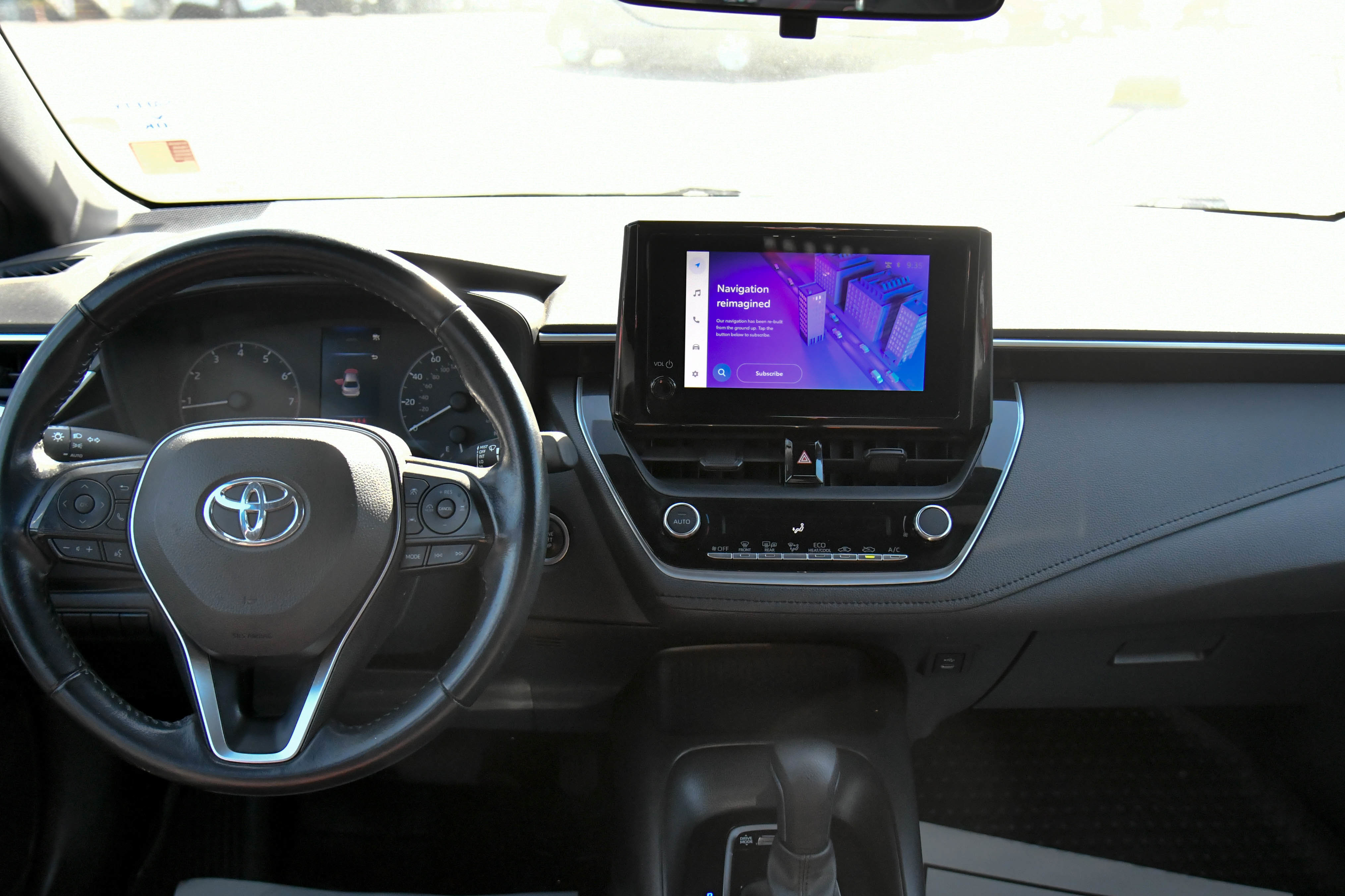 Used 2023 Toyota Corolla SE w/ SE Premium Package FWD image 38