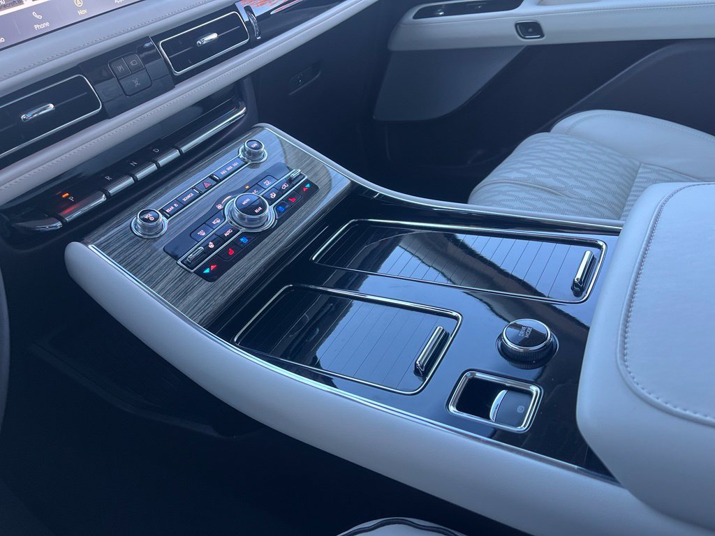Certified 2022 Lincoln Aviator Black Label Grand Touring w/ Class IV Trailer Tow Package AWD/4WD image 33