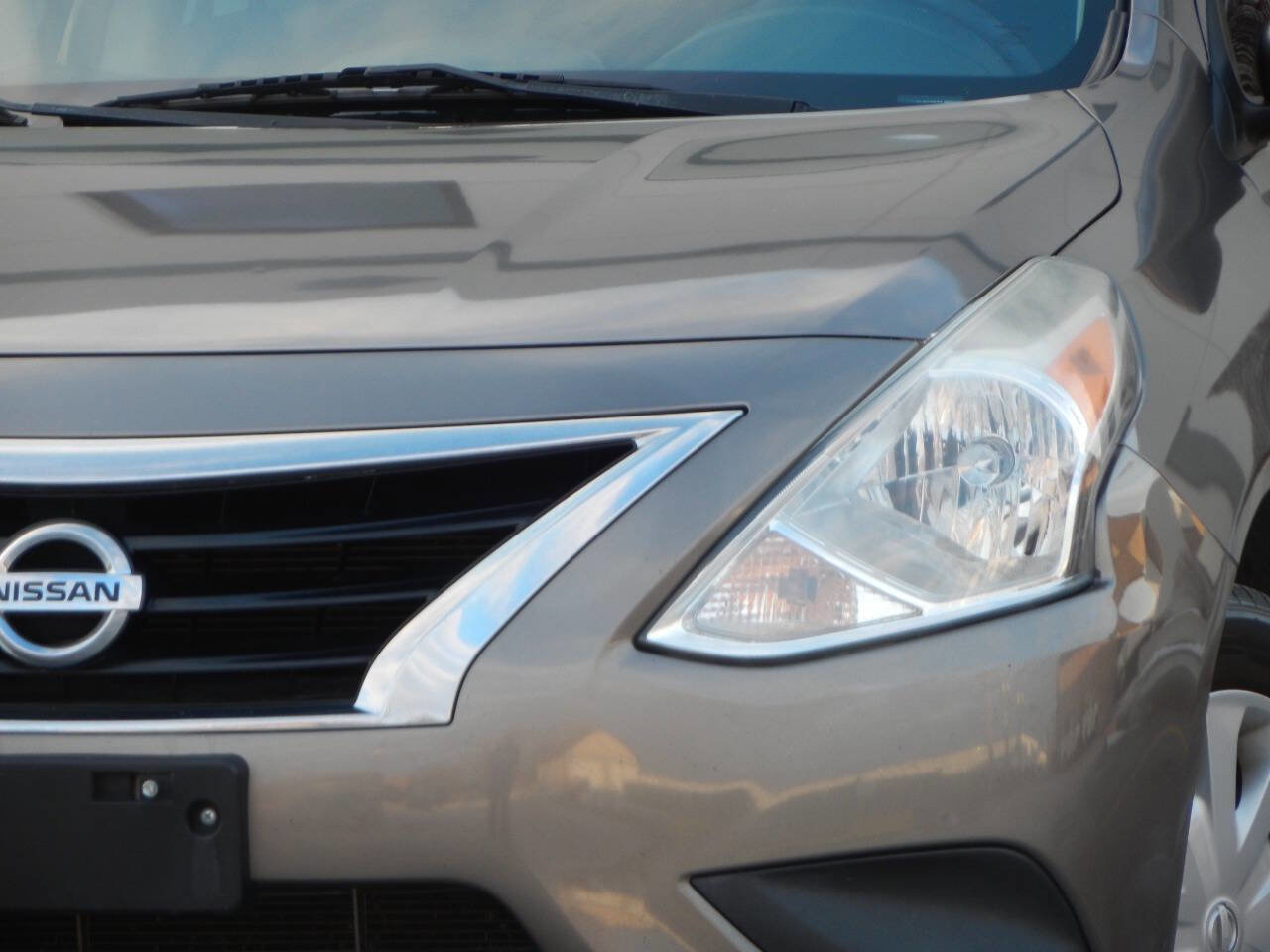 Used 2016 Nissan Versa SV image 4