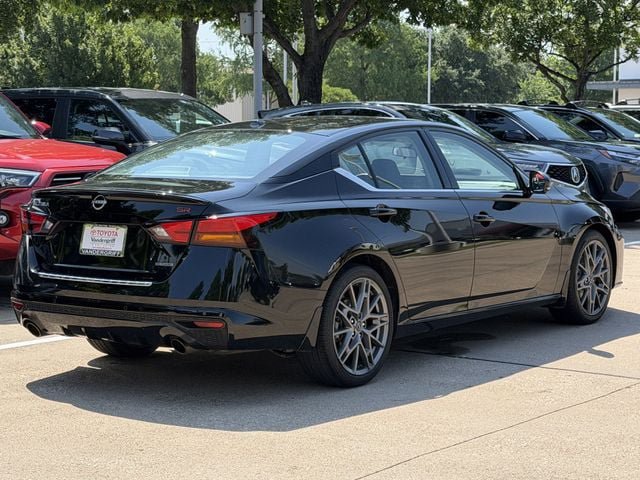 Used 2023 Nissan Altima 2.0 SR FWD image 4