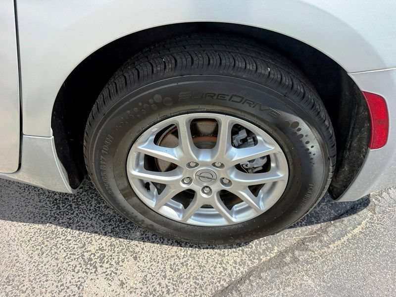 Used 2023 Chrysler Pacifica Touring-L FWD image 33