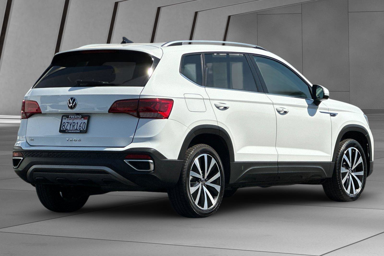 Used 2022 Volkswagen Taos SE image 4