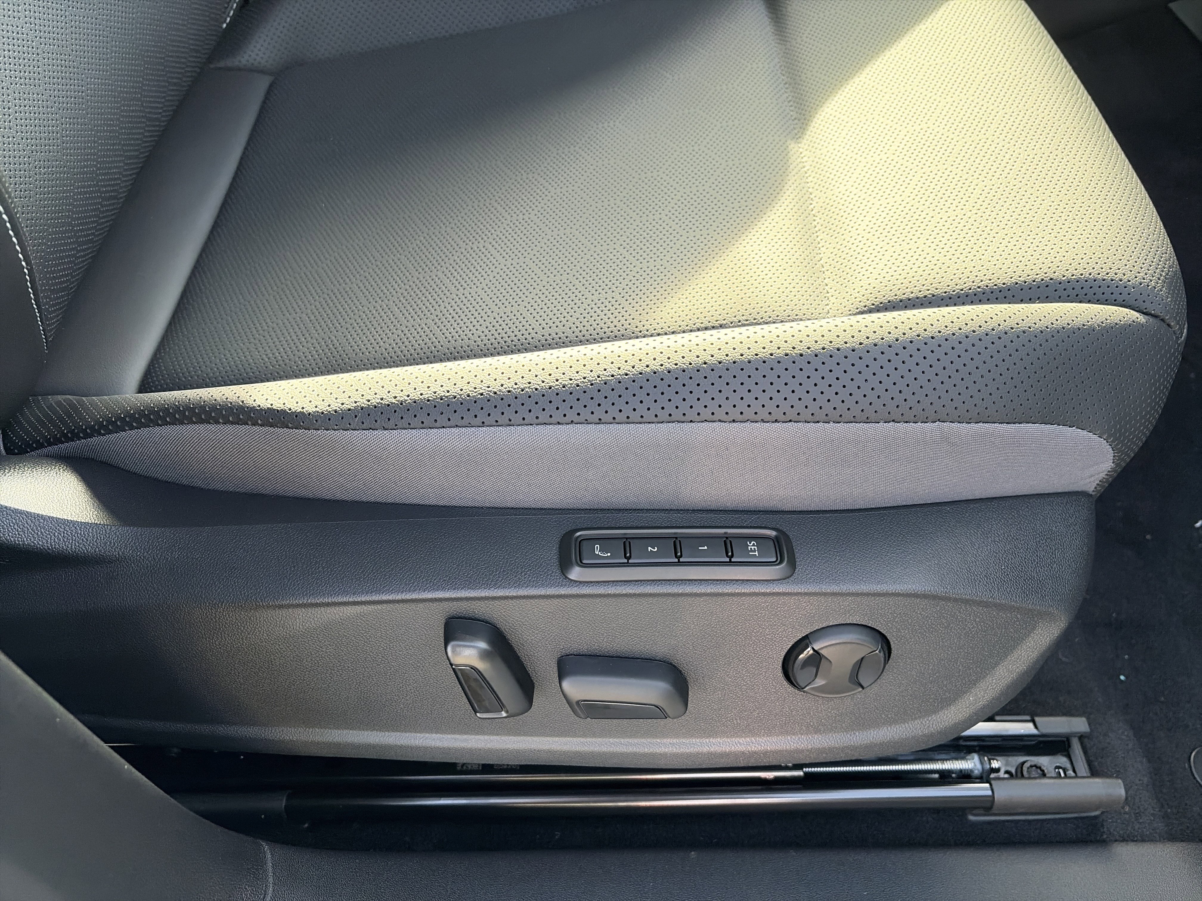 New 2025 Volkswagen ID.4 Pro S Plus AWD/4WD image 22