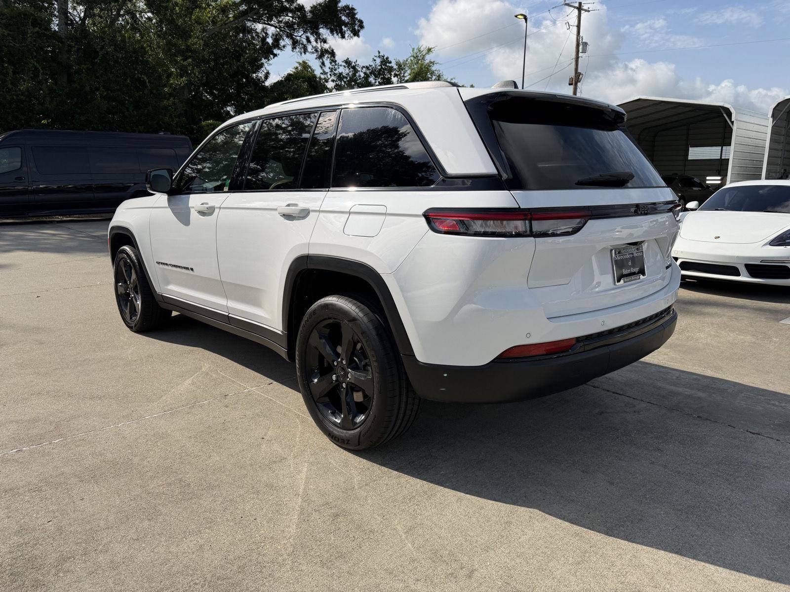 Used 2024 Jeep Grand Cherokee Limited w/ Black Appearance Package RWD image 19