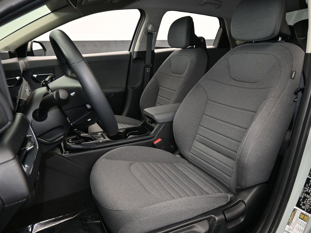 Used 2025 Kia K4 EX image 10
