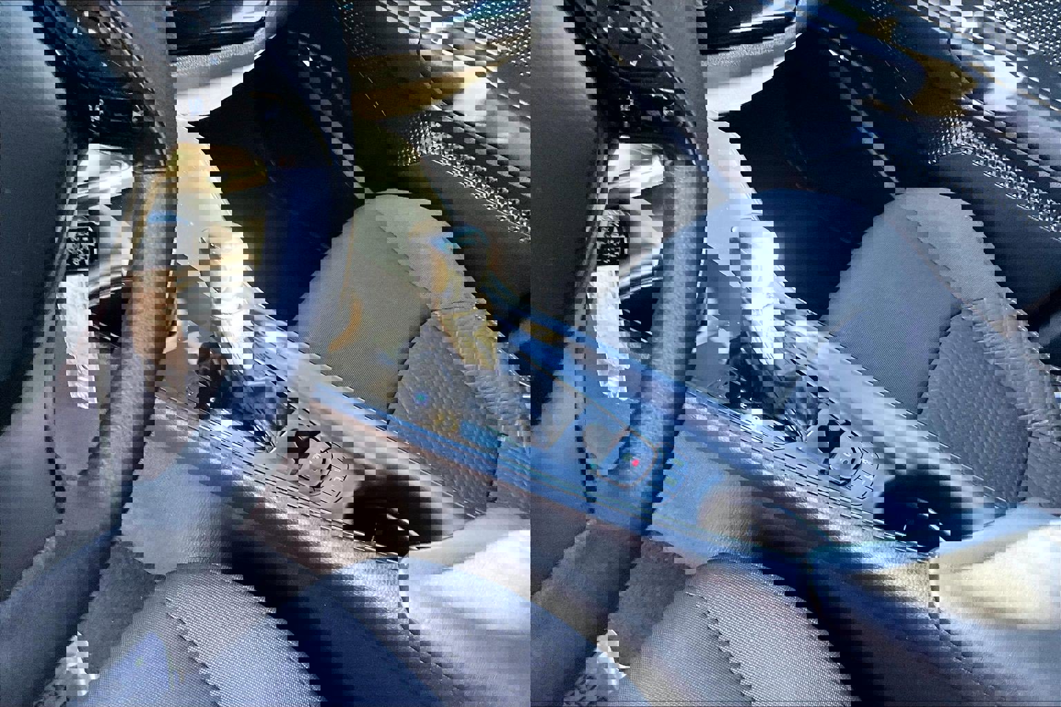 Used 2021 Toyota C-HR LE FWD image 15