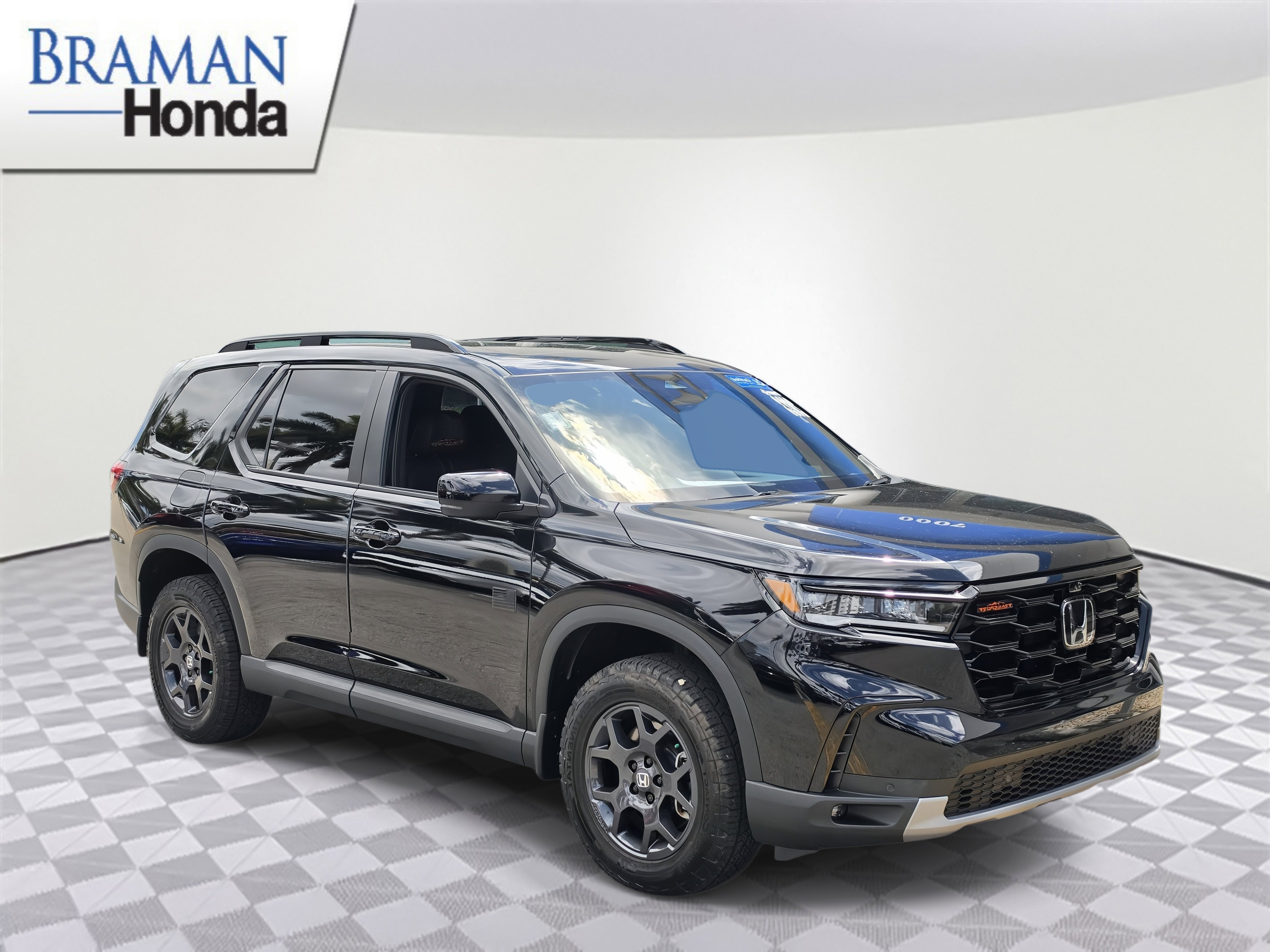 Certified 2023 Honda Pilot TrailSport image 2
