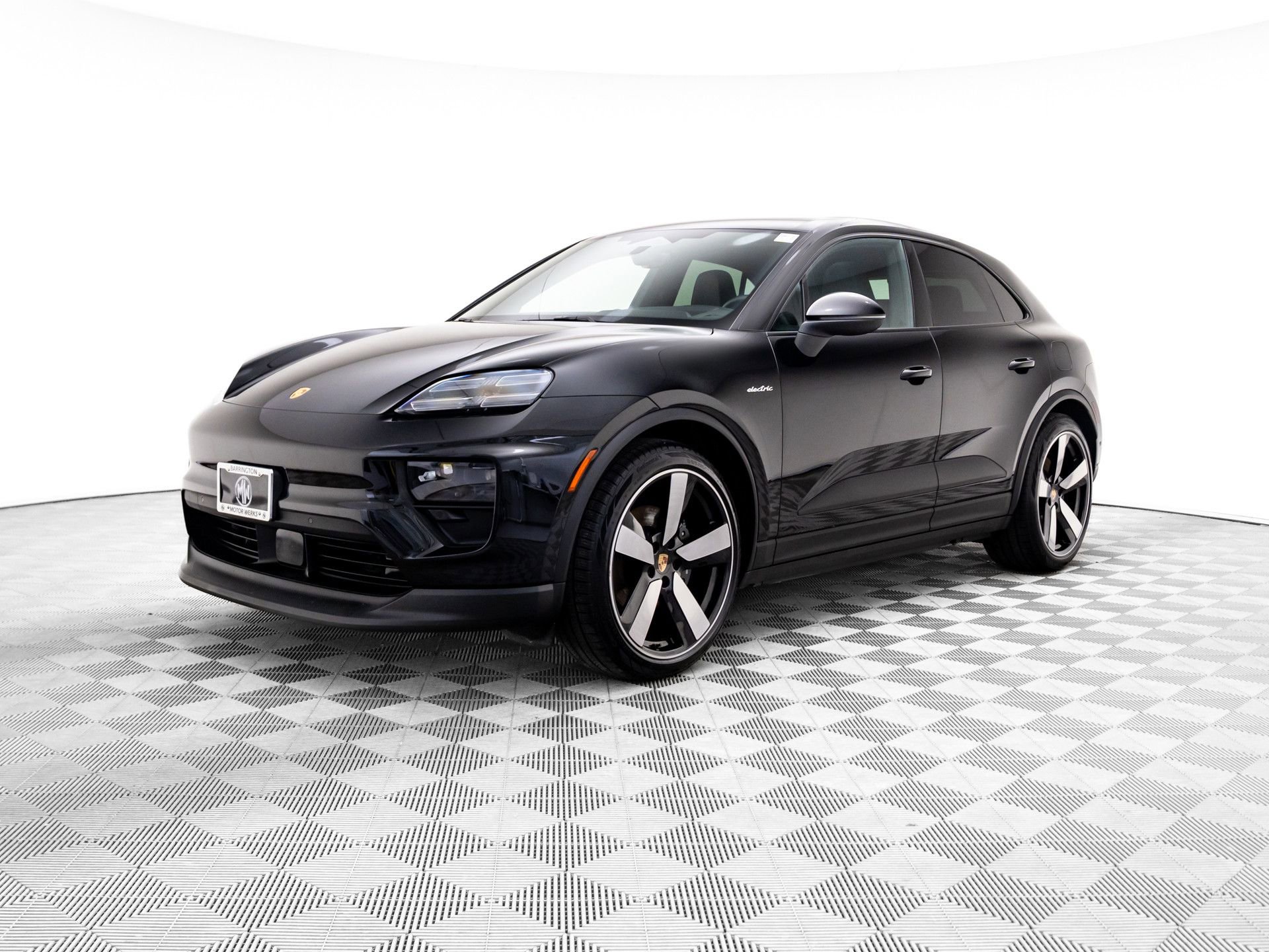 Certified 2025 Porsche Macan 4 Electric 360° Tour