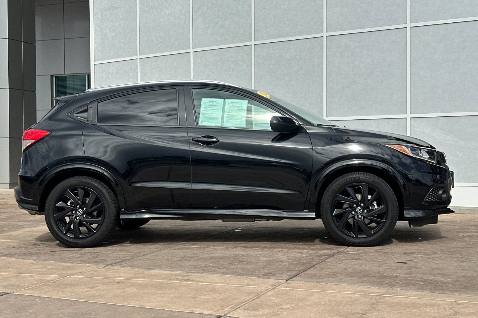 Used 2021 Honda HR-V Sport video 3