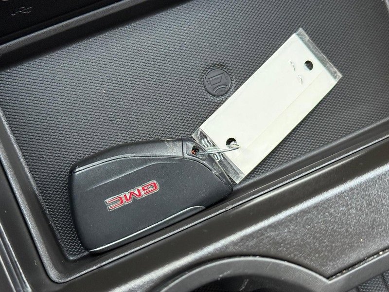 Used 2023 GMC Yukon XL Denali image 32