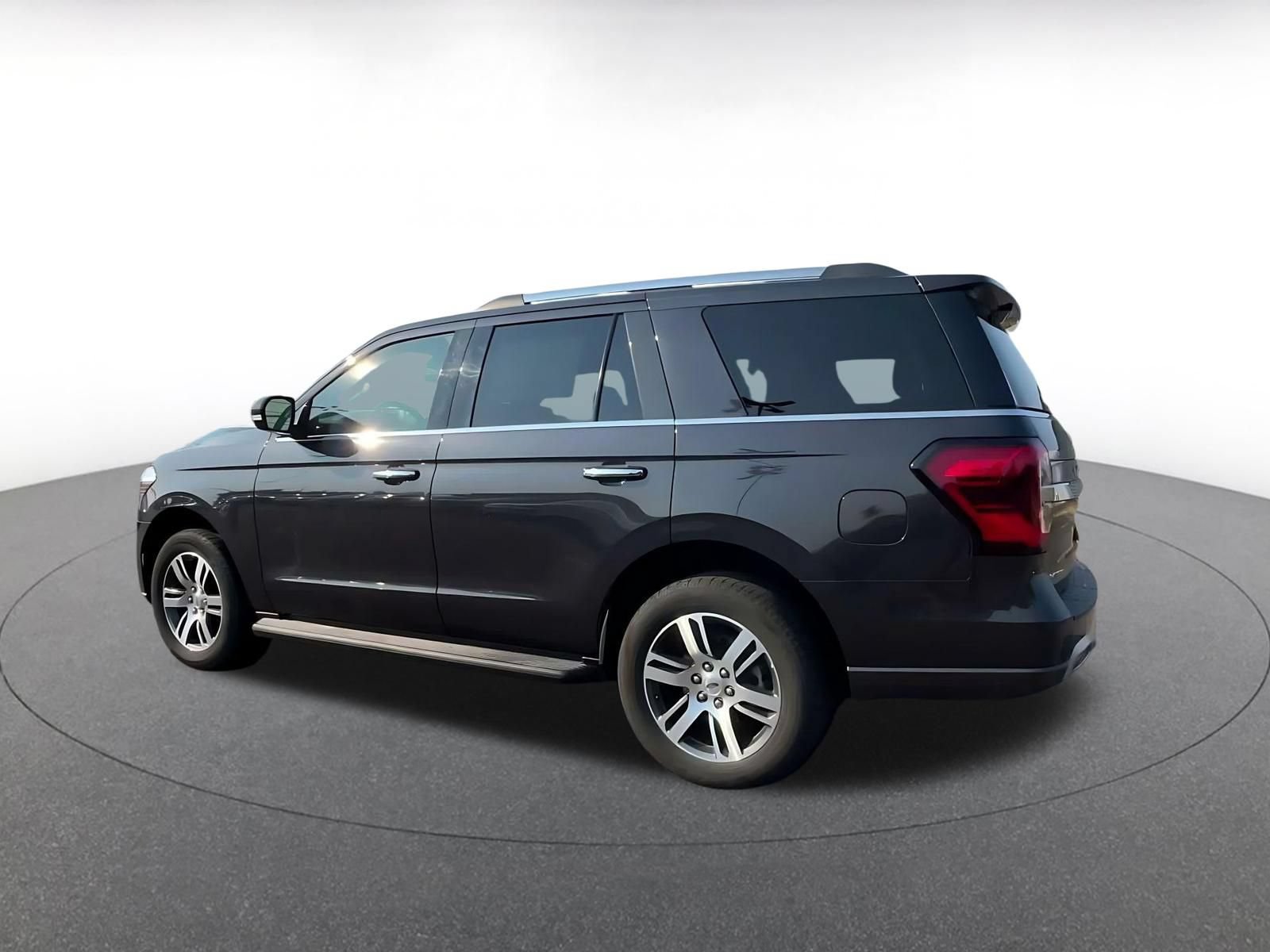 Used 2024 Ford Expedition Limited RWD image 9