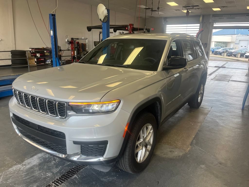 Used 2024 Jeep Grand Cherokee L Laredo AWD/4WD image 2