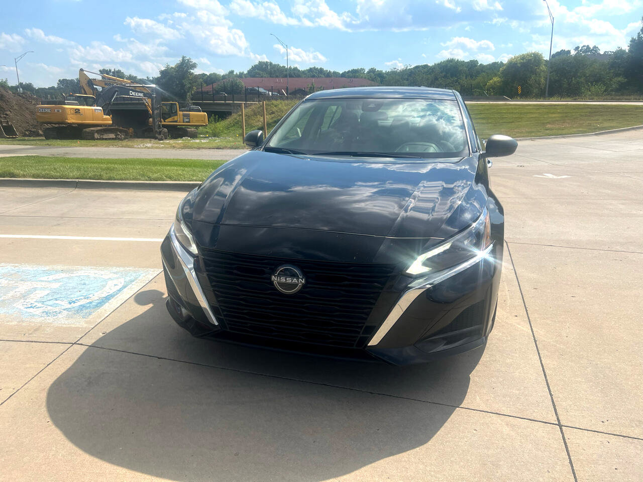 Used 2024 Nissan Altima 2.5 SV image 3