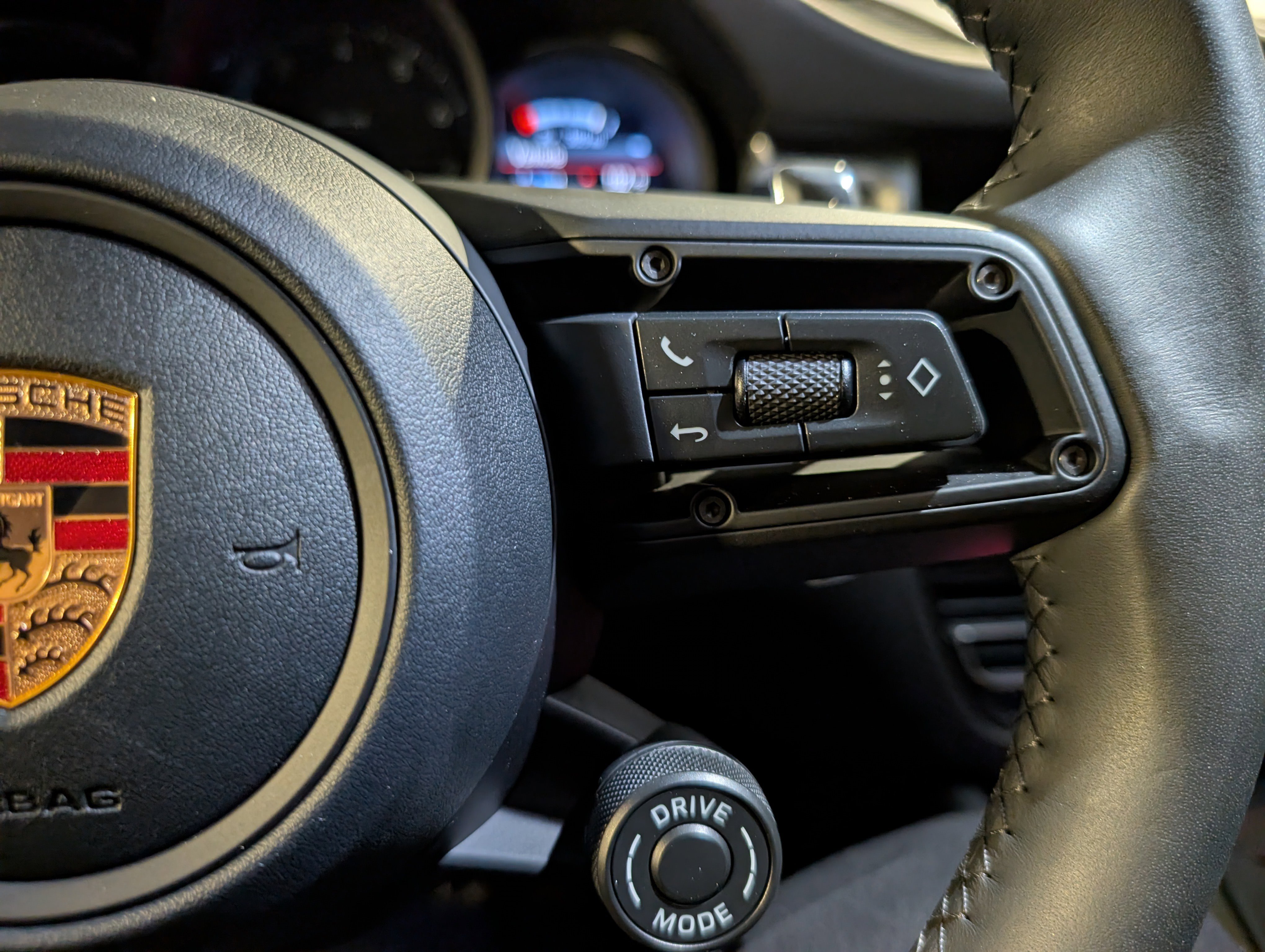 Certified 2026 Porsche Macan AWD/4WD image 30