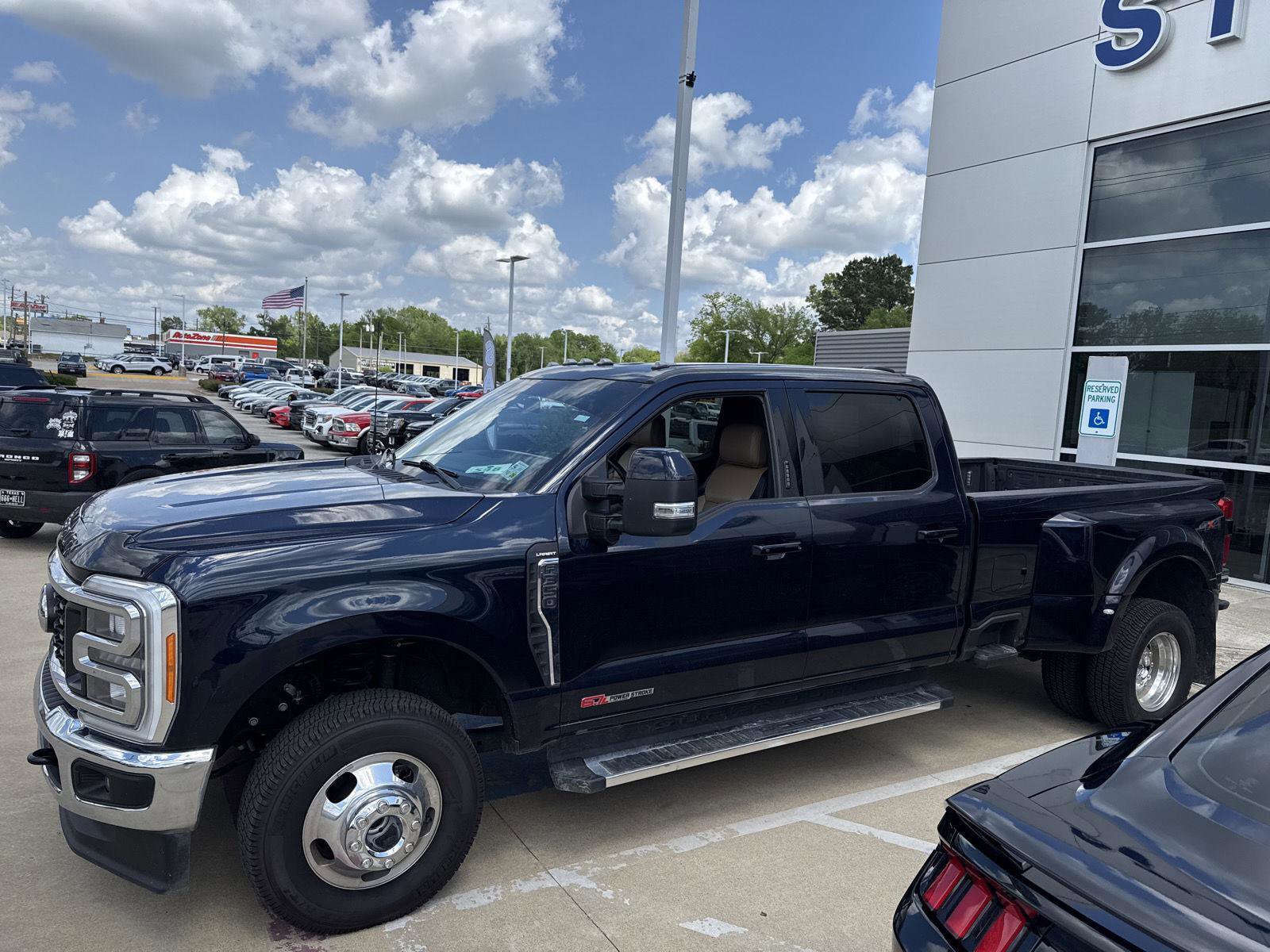 Used 2023 Ford F350 Lariat image 9