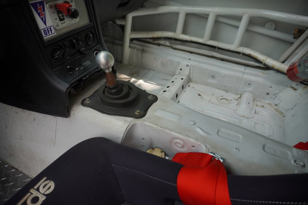 Used 1999 MAZDA MX-5 Miata RWD image 22