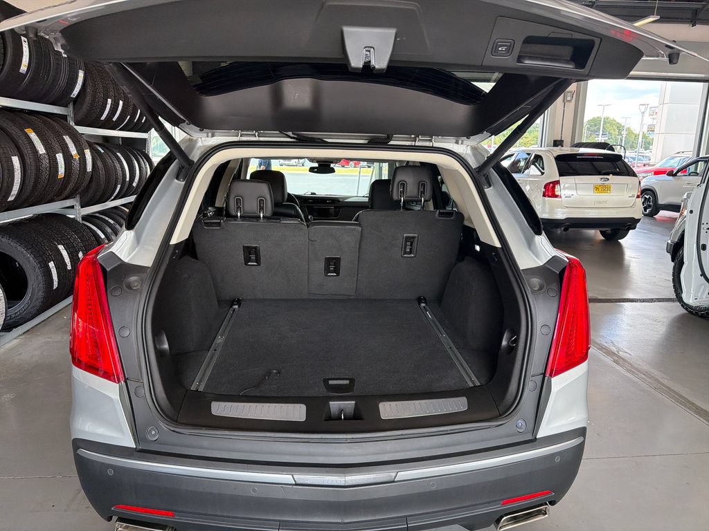 Used 2018 Cadillac XT5 Luxury w/ Driver Awareness Package AWD/4WD image 9