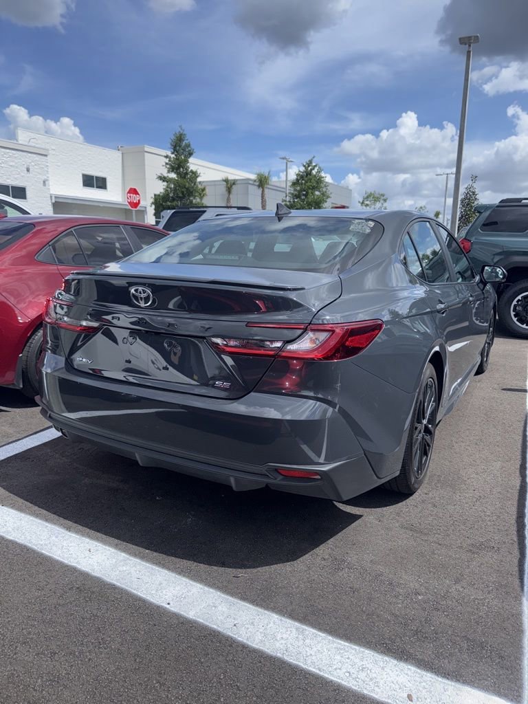 Used 2025 Toyota Camry SE image 3