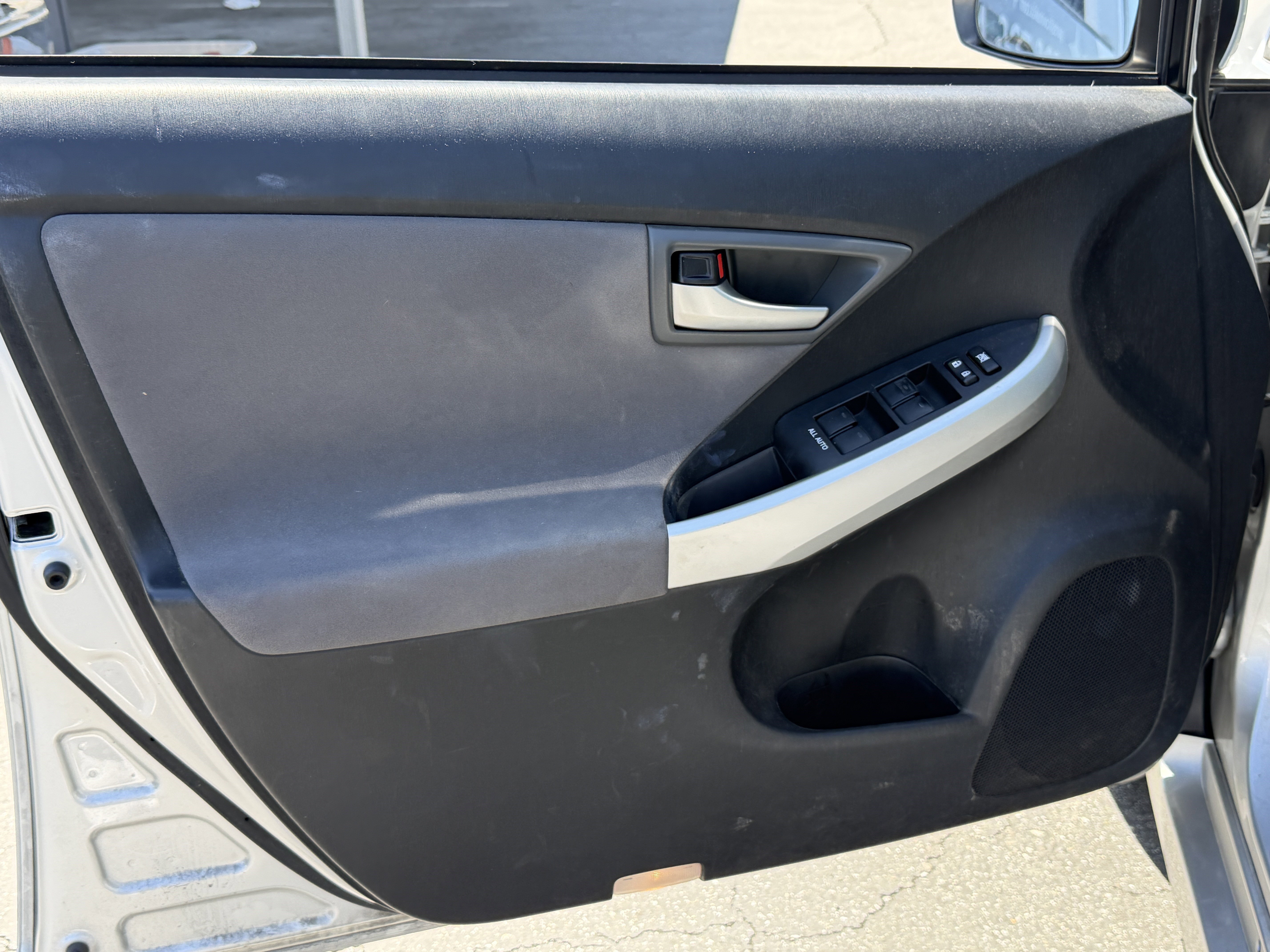 Used 2015 Toyota Prius Two image 10