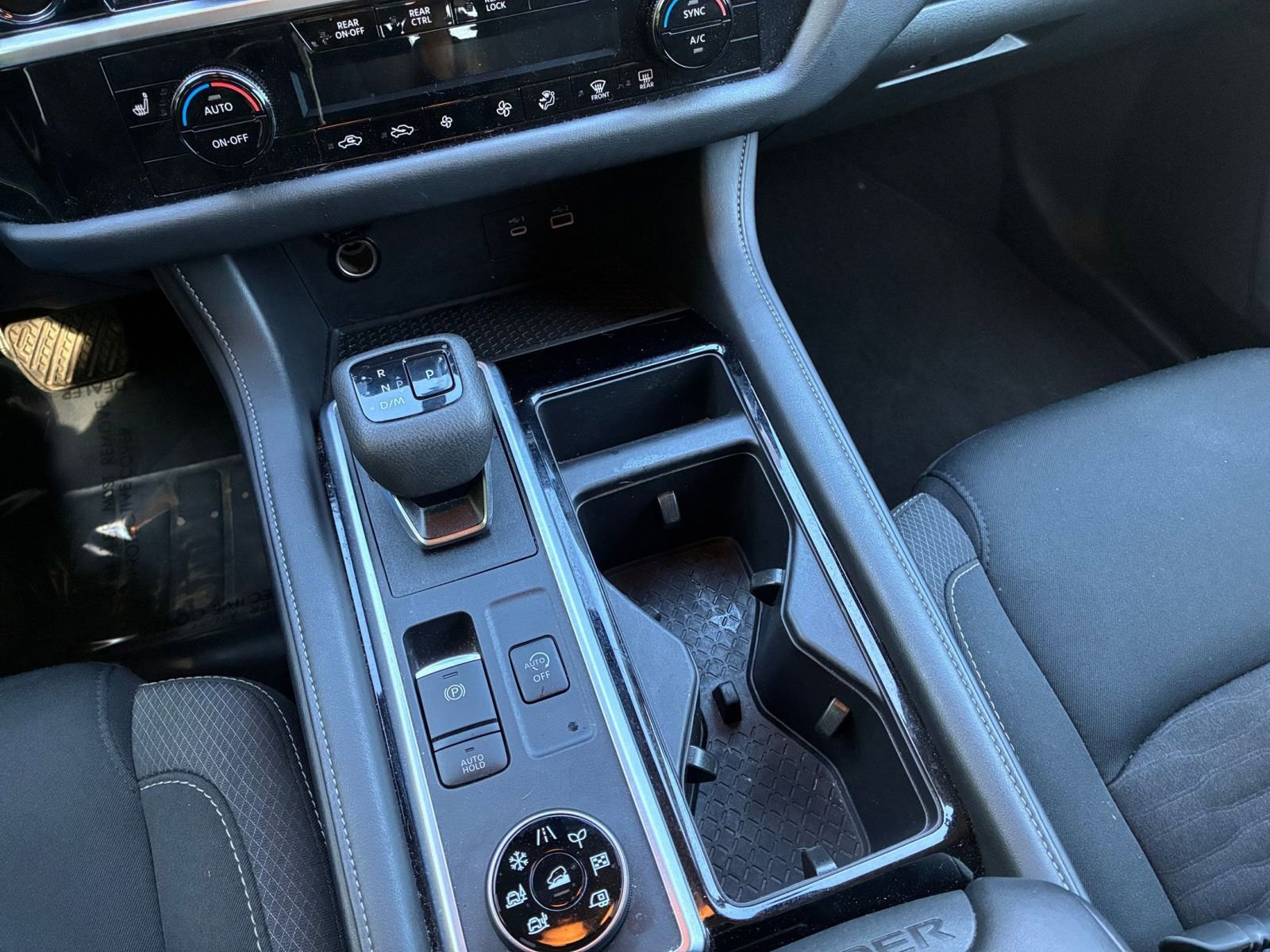 Used 2025 Nissan Pathfinder SV image 43