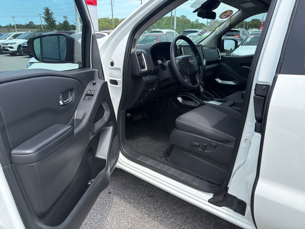 Certified 2025 Nissan Frontier SV RWD image 10