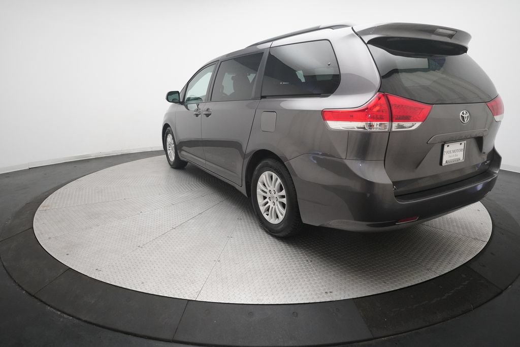 Used 2014 Toyota Sienna XLE FWD image 35
