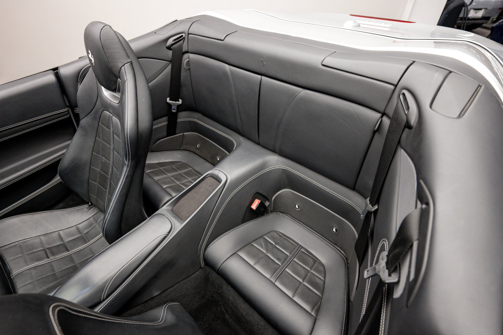 Used 2019 Ferrari Portofino RWD image 22