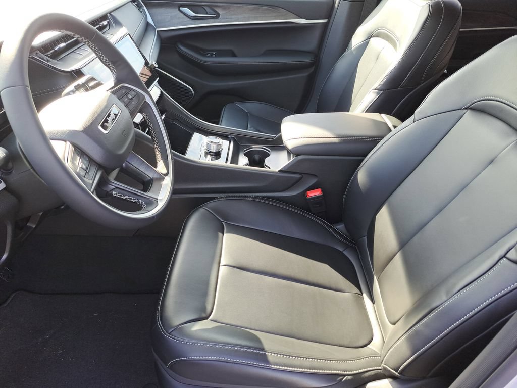 New 2026 Jeep Grand Cherokee Limited w/ Limited Altitude Package AWD/4WD image 17