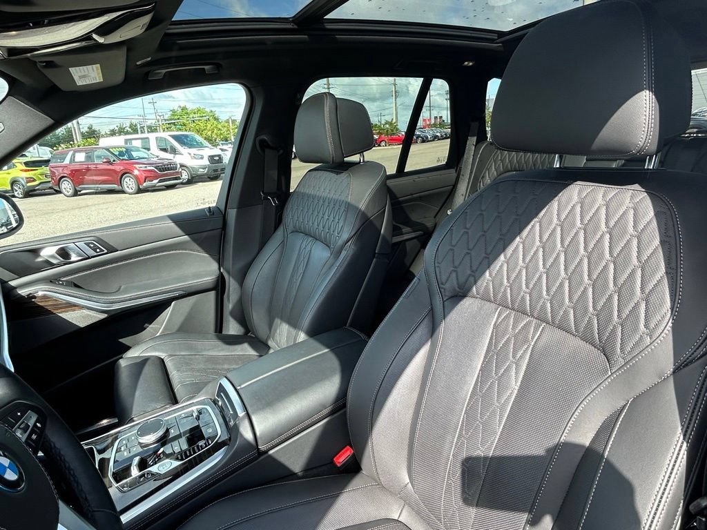 Used 2025 BMW X5 xDrive50e AWD/4WD image 17