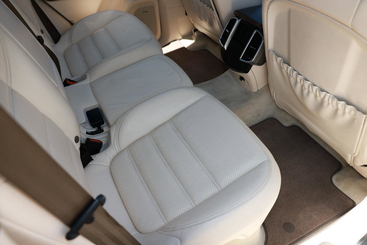 Used 2014 Porsche Cayenne GTS AWD/4WD image 12