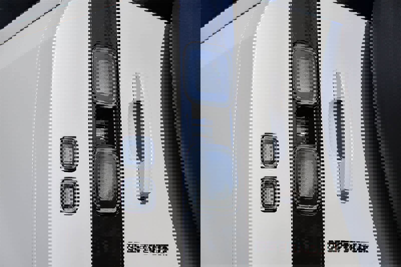 New 2026 Land Rover Defender 110 X-Dynamic SE image 7