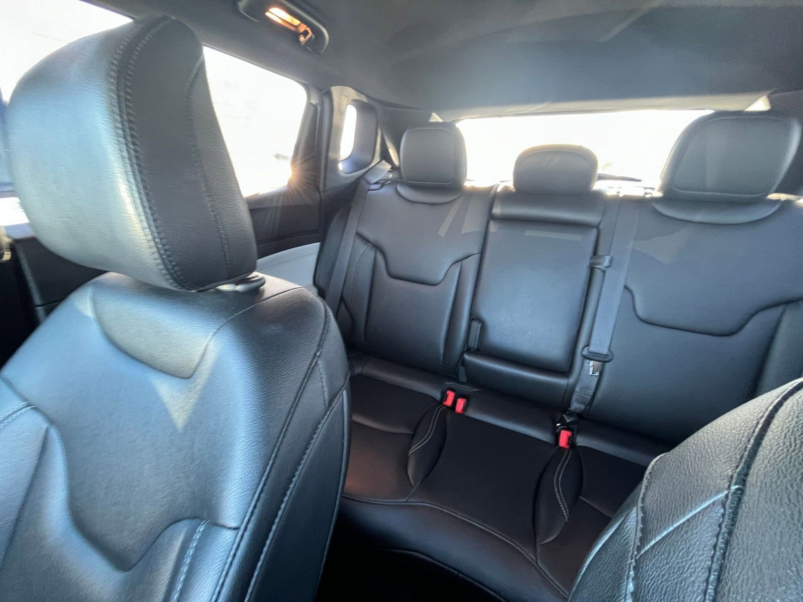 Used 2025 Jeep Compass Limited image 40