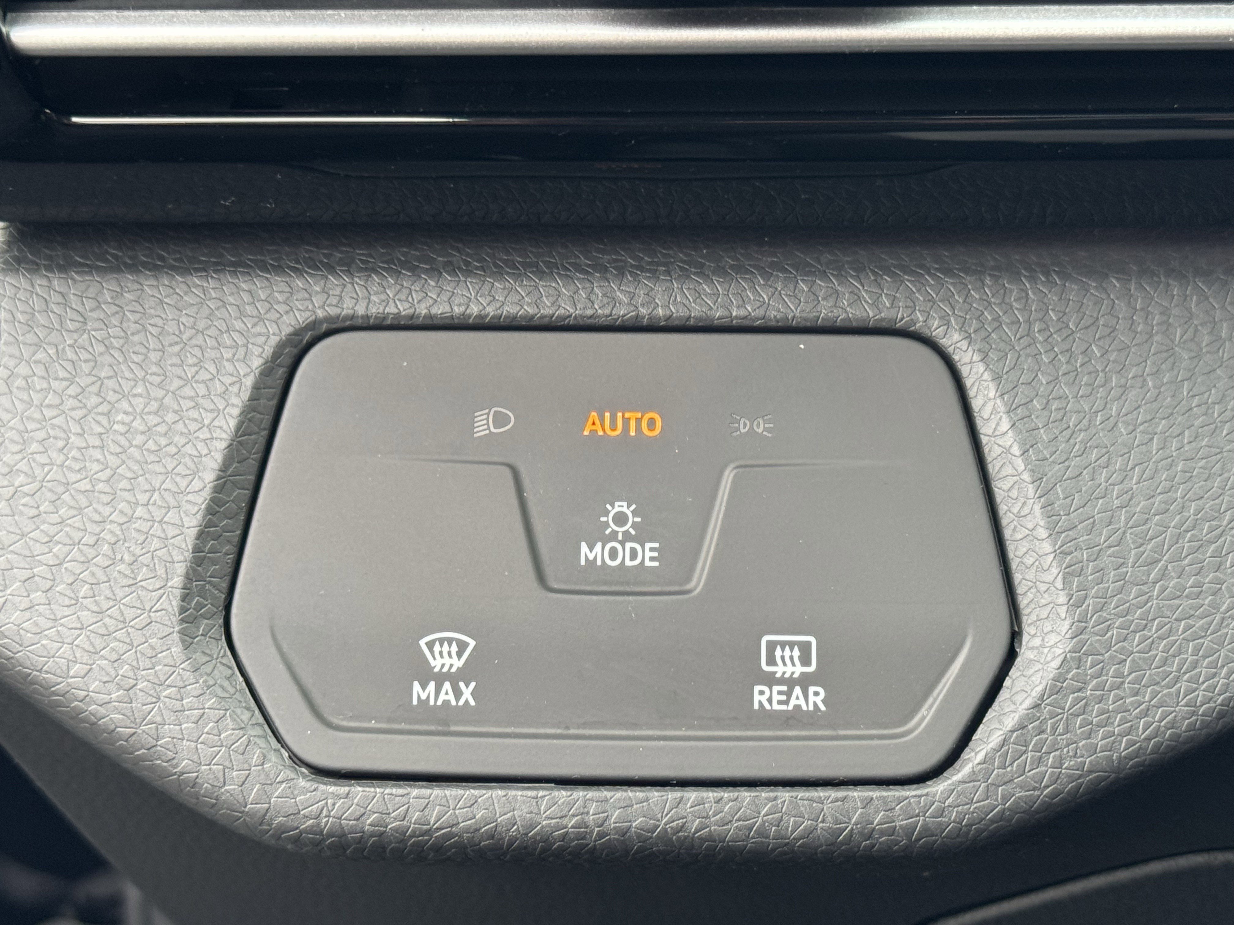 Used 2025 Volkswagen ID.4 Pro image 29