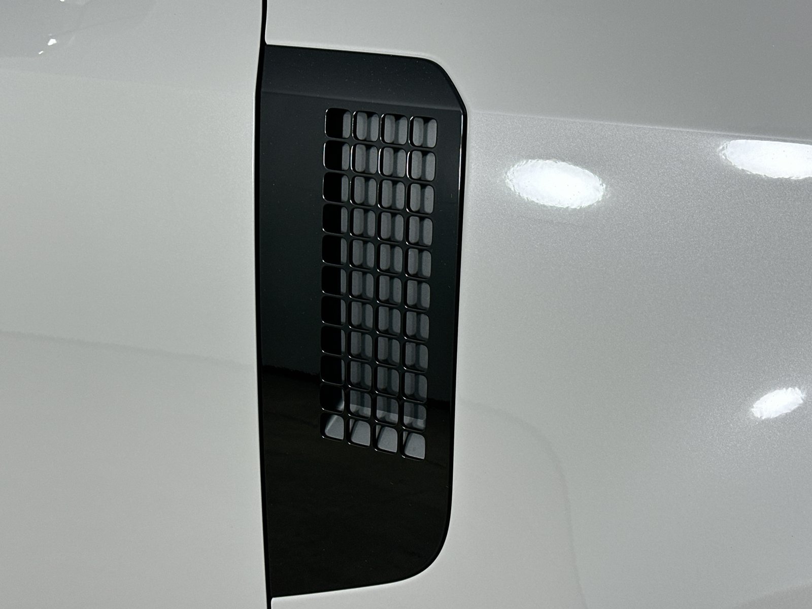 New 2026 Land Rover Defender 110 X-Dynamic SE AWD/4WD image 9