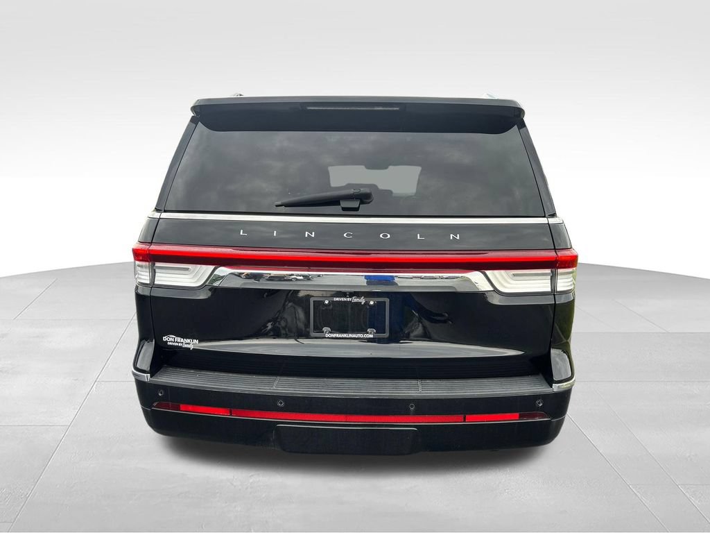 Used 2022 Lincoln Navigator Reserve AWD/4WD image 4