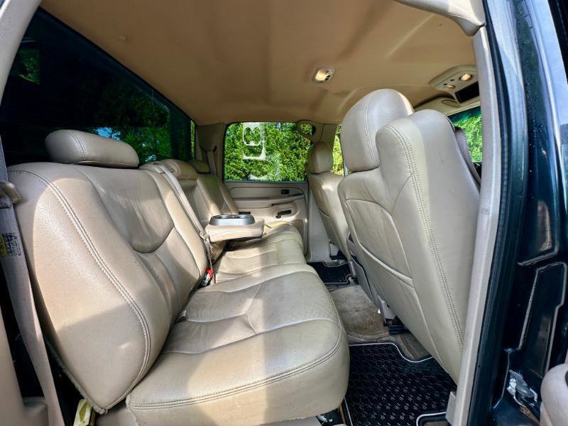 Used 2004 GMC Sierra 2500 SLT w/ Heavy-Duty Power Package AWD/4WD image 9