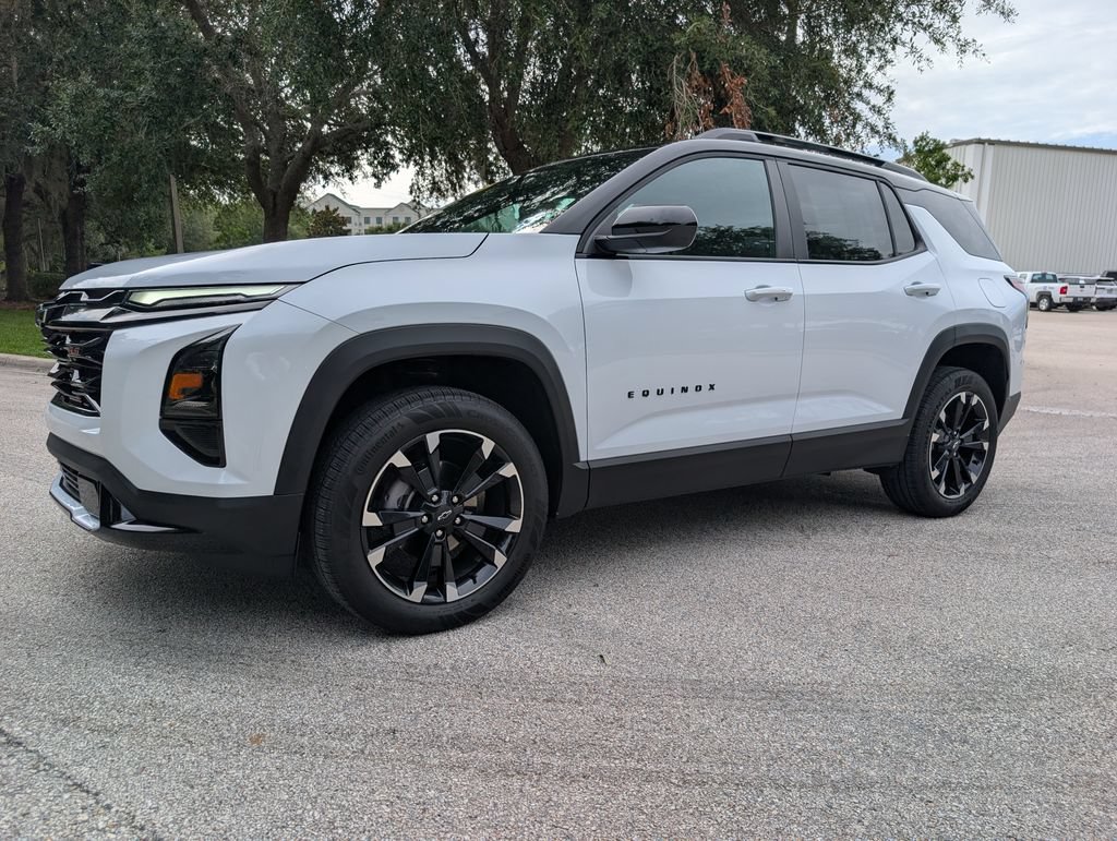 Used 2026 Chevrolet Equinox RS w/ Convenience Package III FWD image 3