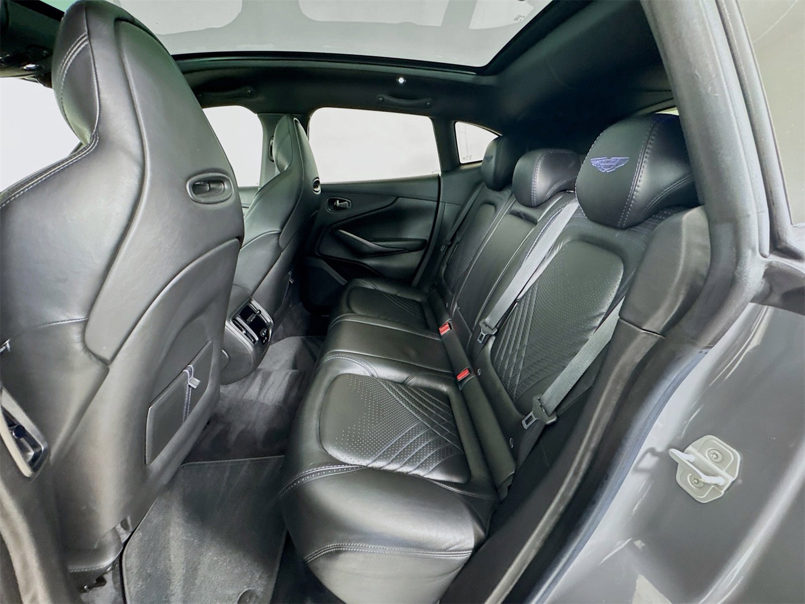 Used 2021 Aston Martin DBX image 24